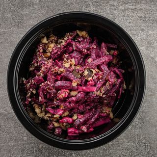 Салат свекольный с орехом