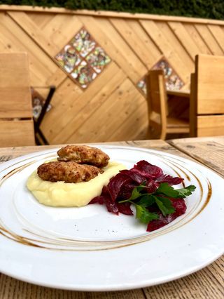 Котлети з кролика та картопляним пюре (140/200/80г)