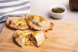 Empanada Argentina De Pollo Al Curry