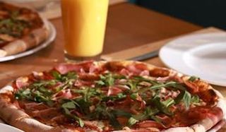 პიცა პროშუტო ე ფუნგი