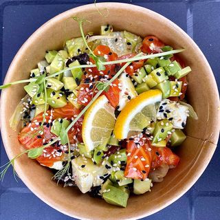 САЛАТ З ЛОСОСЕМ  (230 гр)