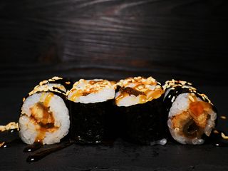 Макі рол з вугрем (110г)