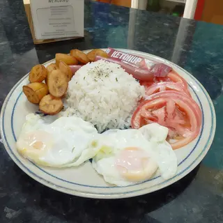 Menú.Arroz a la Cubana .No incluye cubiertos.