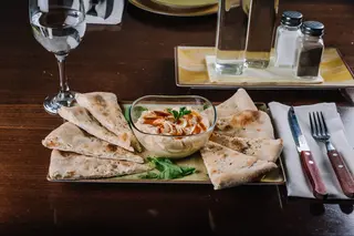 Humus cu focaccia