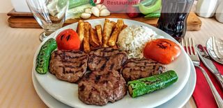 Kofte tabak piatto polpette di carne