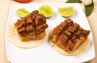 Patacón O Arepa Con Chicharrón (Ud.)