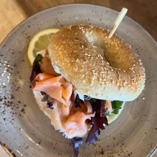 Desayuno Bagel salmon