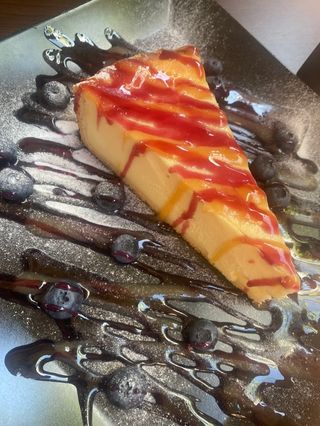 Cheesecake branză cu afine si topping fructe de padure 