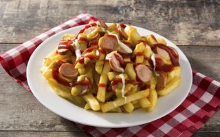 Salchipapa grande (tapa)