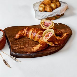 Kroasan sa šunkom i kačkavaljem 170g