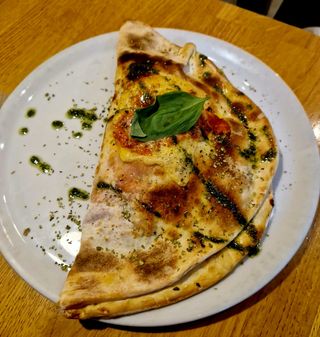 Pizza Speciale Calzone