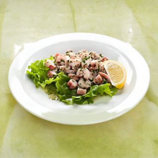 807. Salada de Polvo