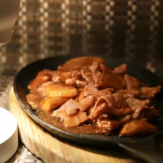 Vitello con patate alla piastra