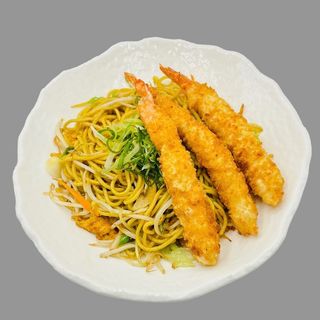 54. RAMEN SALTATO CON EBI* TEMPURA