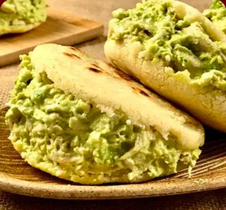 Menù arepa reina pepiada