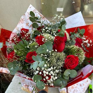 Ramo de 12 rosas rojas