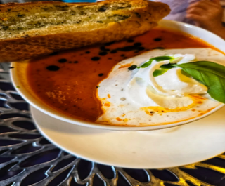 Aksamitny krem ze smażonych pomidorów