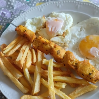 Pincho Moruno Con Patatas Y Huevo