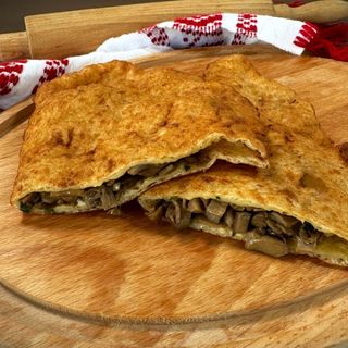 Langoş umplut cu ciuperci