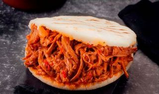 Arepa Con Carne De Ternera Desmechada