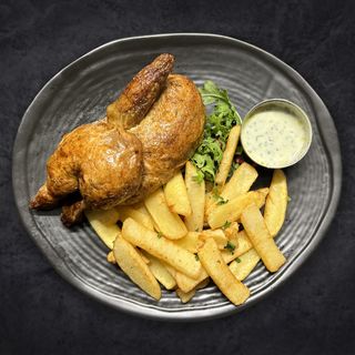 Pui copt cu cartofi si mujdei de usturoi