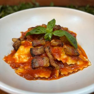 Menú 1 - Pasta Rellena + Salsa