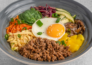 Bibimbap z wołowiną