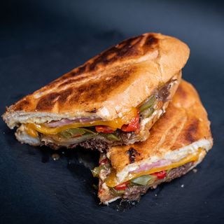 Кастро Surf'n'Turf сандвич 500 гр.