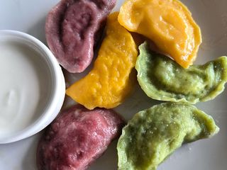 Кольорові варенички з картоплею (200/50г)