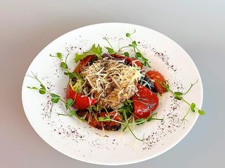 Теплый салат з телятиною (300 г)