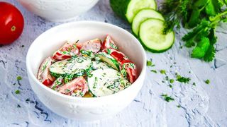 Свежий салат по-домашнему с майонезом