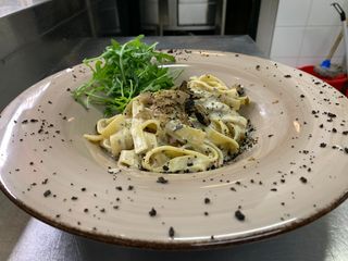 Domaća tjestenina s pršutom i tartufima 