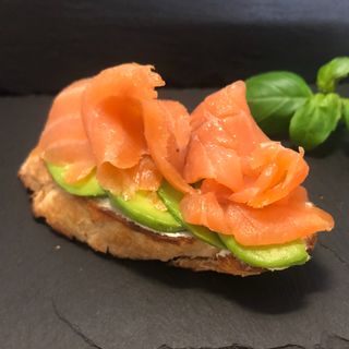 Bruschetta z łososiem 3szt