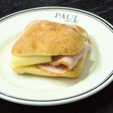 მინი როლი ლორით და ყველით