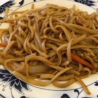 26. Tallarines Fritos Con Tres Delicias 