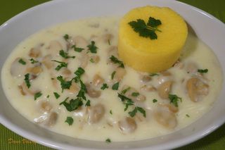 Ciulama de ciuperci cu mamaliguta
