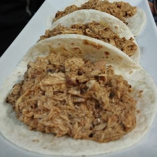 Tacos De Pollo Con Mole (3 Uds.)