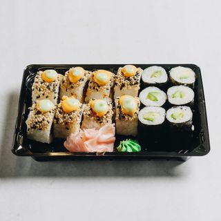 HOSOMAKI AVOKADO & SPICY TUNA