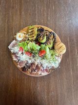 საქონლის ხორცის მედალიონები ბოსტნეულით/Beef medallions with vegetables