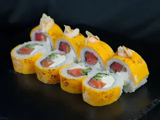 Serowy z łososiem (8szt) (320g)