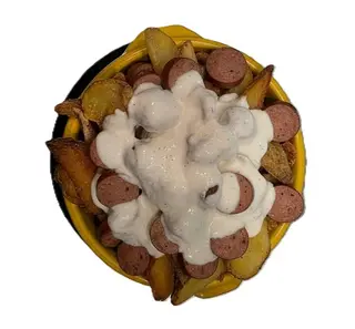 Tegame con patate rustiche, wurstel, formaggio fuso