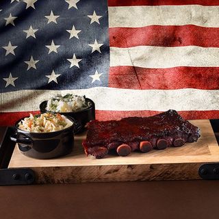 Опушени свински ребра на Big Green Egg (400г)