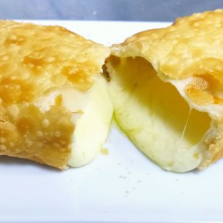 Pastel de feira QUESO  (18 cm aprox.)