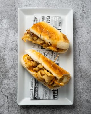 Bocata de Calamares con Allioli y Chipotle