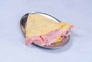 Slana palačinka sa  šunkom, kačkavaljem i  pavlakom