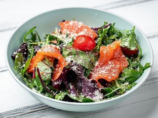 Зелений мікс з лососем слабої солі (190g)