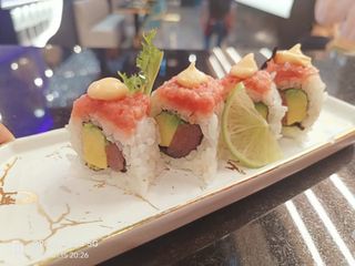 229. Uramaki spicy tuna