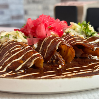 Enmoladas poblanas de ternera