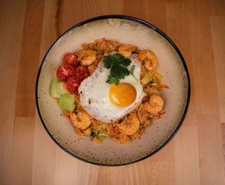 27 Arroz Frito Con Langostinos