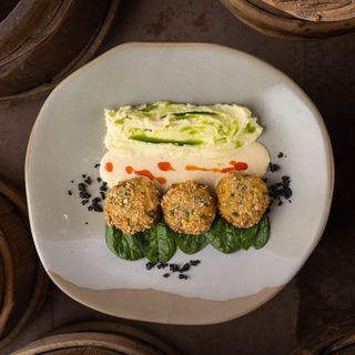 Рибні січеники з рачками у вершково-цитриновому соусі з картопляним пюре (130/110/30 г)